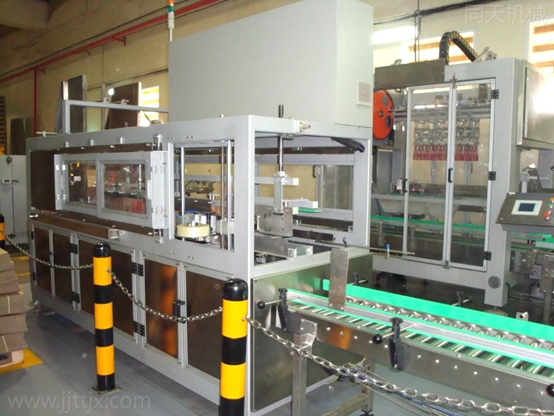 Horizontal unpacking machine