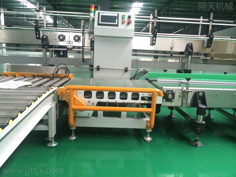 Weighing and rejecting machine